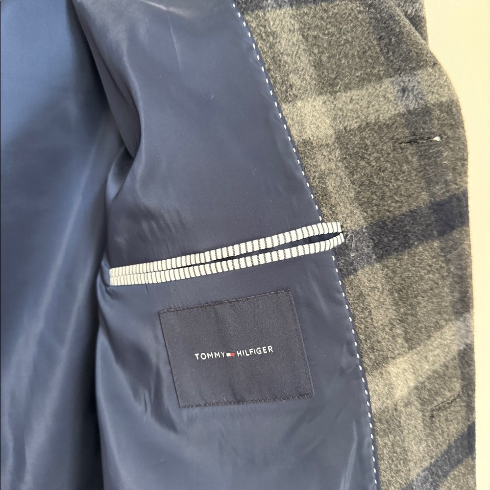 NEVER WORN: Men's Wool-Blend Trim Fit Overcoat Grey — a blue and light grey